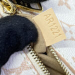 Louis Vuitton Pochette Metis East West M46914 Cream